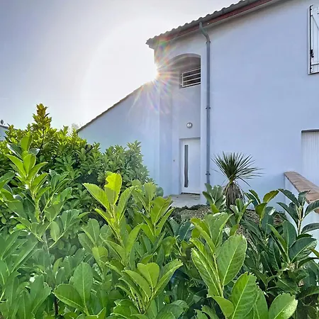 Ferienhaus Maison Avec Jardin Dans Un Quartier Calme Au Coeur Du Blayais *