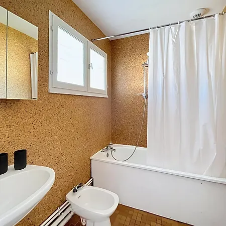 Сasa de vacaciones Maison Avec Jardin Dans Un Quartier Calme Au Coeur Du Blayais Etauliers