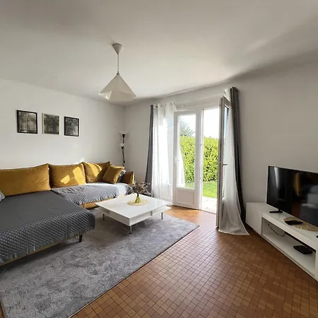 Maison Avec Jardin Dans Un Quartier Calme Au Coeur Du Blayais *